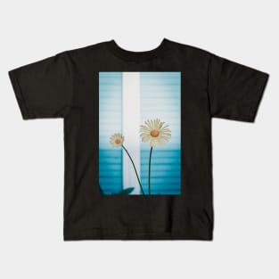 Abstract daisies Kids T-Shirt